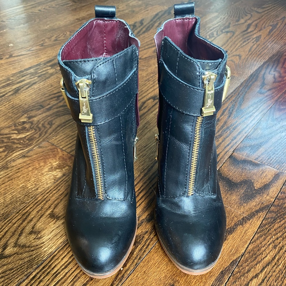 Report Signature boots. Worn only a few times. Size 6